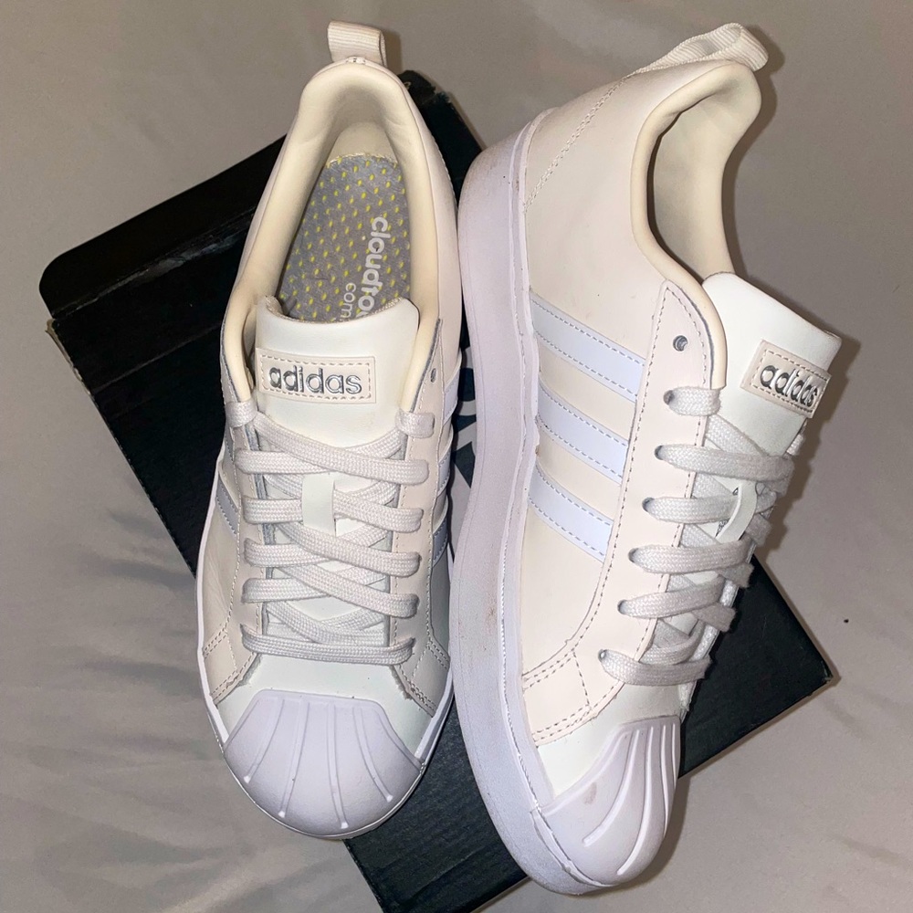 Adidas size 7 (Women's) shoe